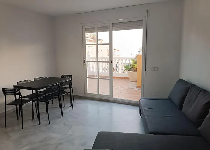 Lovely Penthouse In Front Of The Beach With Free Parking